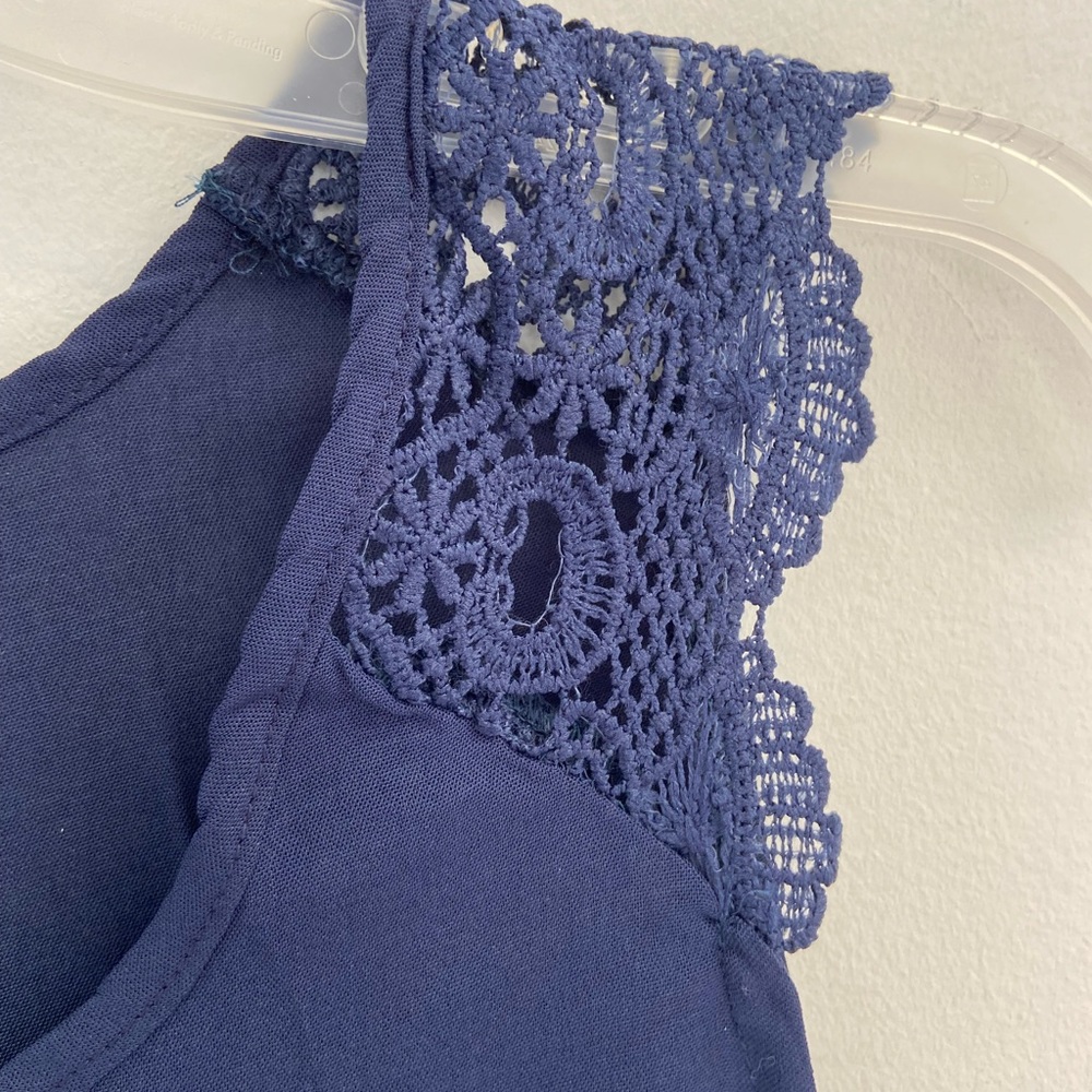 SHEIN Top - Picture 3 of 4
